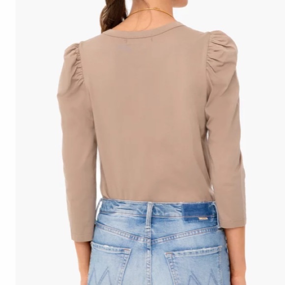 Tan Vesty Long Sleeve Crewneck
POMANDER PLACE - Picture 4 of 10